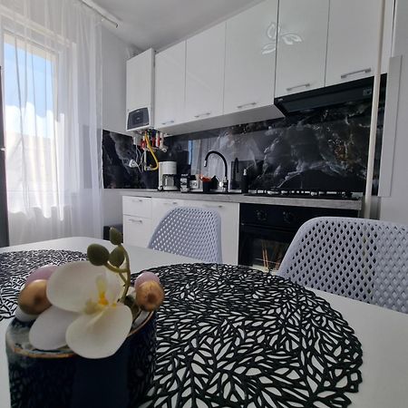 Apartament Central Pe Pietonala Nr2 Hunedoara Buitenkant foto