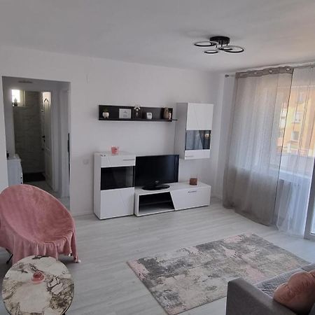 Apartament Central Pe Pietonala Nr2 Hunedoara Buitenkant foto