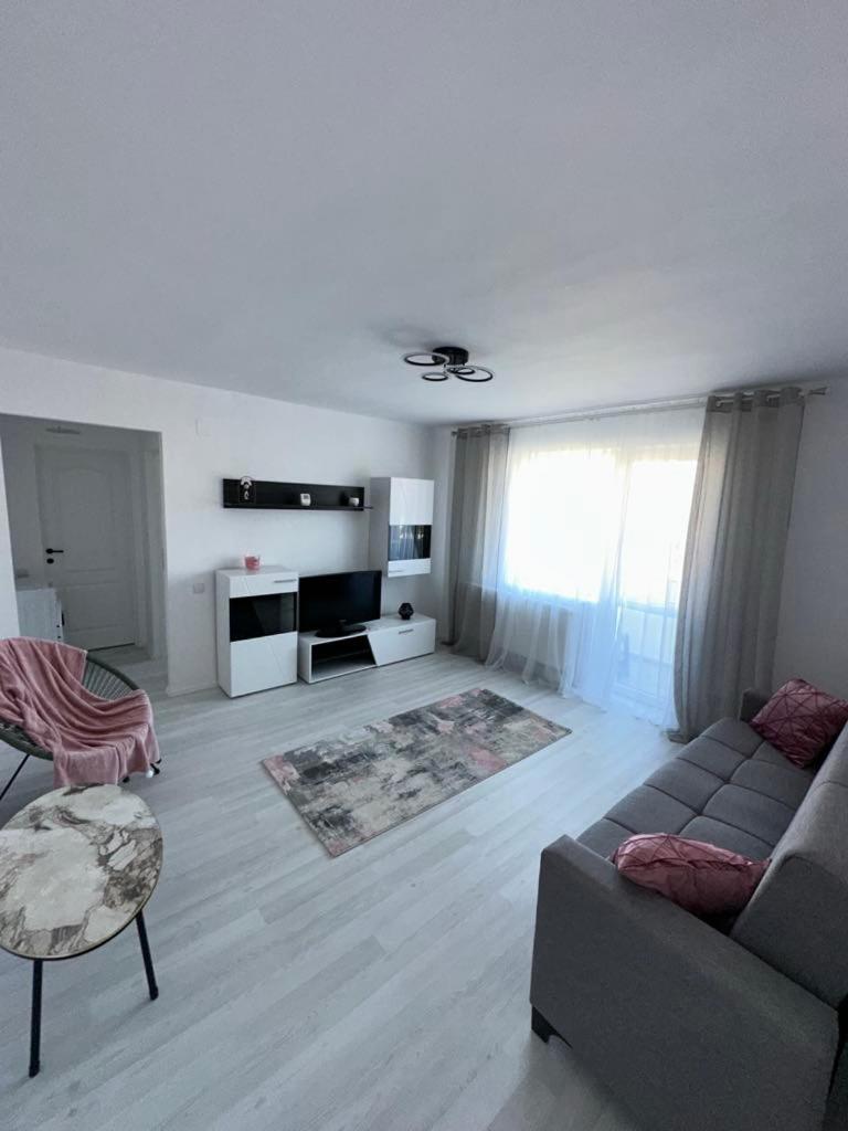 Apartament Central Pe Pietonala Nr2 Hunedoara Buitenkant foto