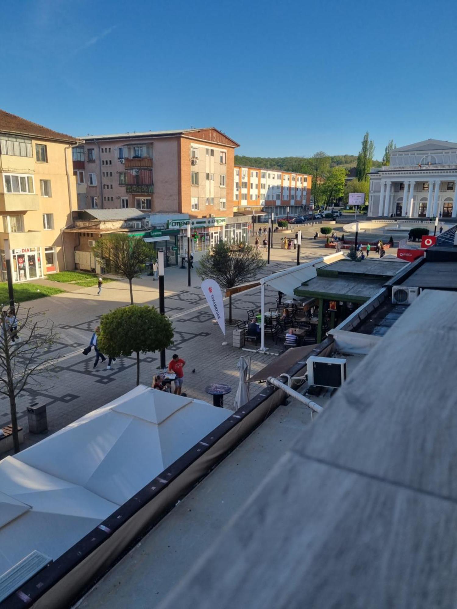 Apartament Central Pe Pietonala Nr2 Hunedoara Buitenkant foto