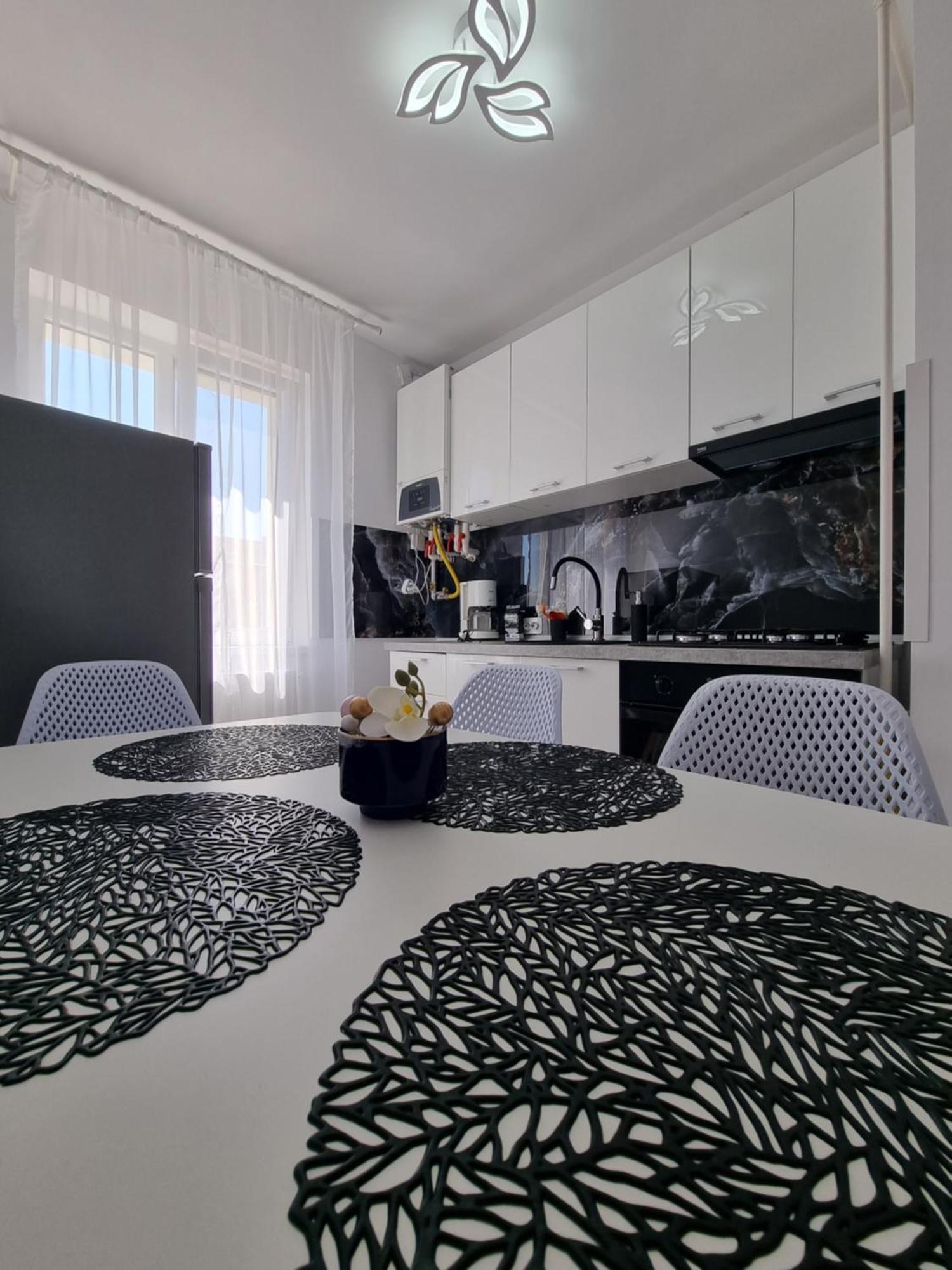 Apartament Central Pe Pietonala Nr2 Hunedoara Buitenkant foto