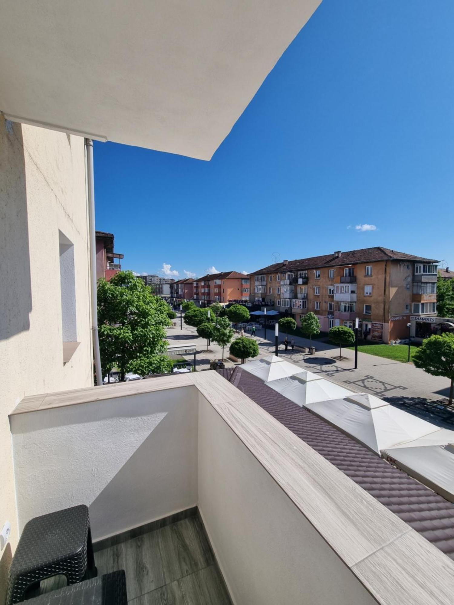 Apartament Central Pe Pietonala Nr2 Hunedoara Buitenkant foto